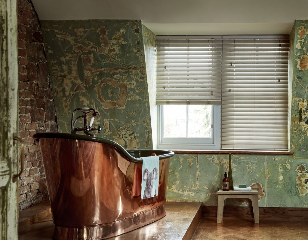 bathroom venetian blinds